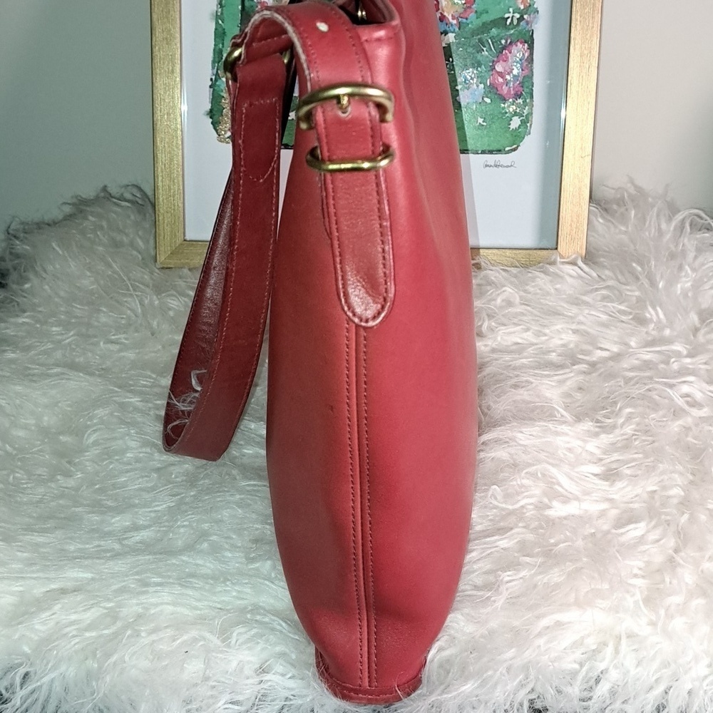 Coach Vintage USA 9806 Slim Bucket Equestrian Red Leather Legacy Shoulder Bag - Picture 4 of 15